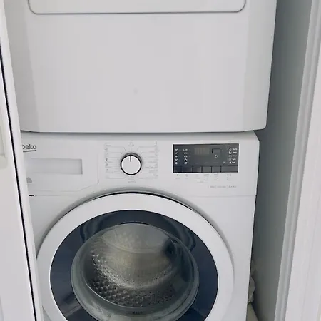 8 Delphi Court * 세인트폴스베이