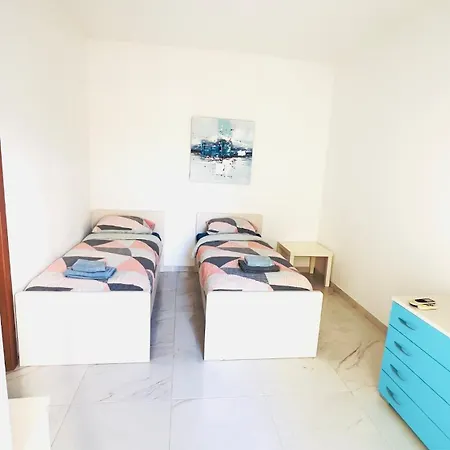 8 Delphi Court *