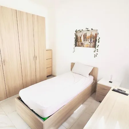 아파트 8 Delphi Court