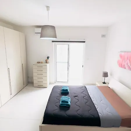 8 Delphi Court * 세인트폴스베이
