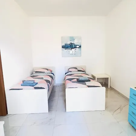 8 Delphi Court *
