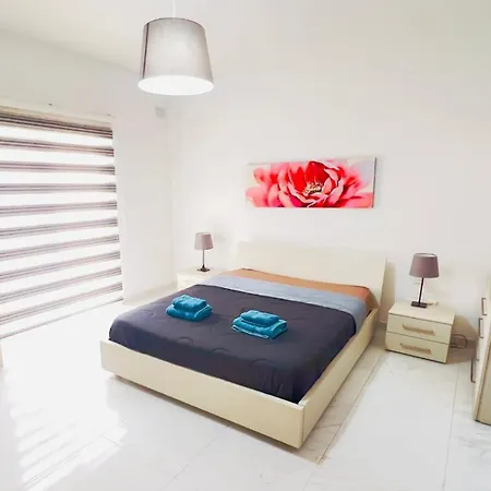 아파트 8 Delphi Court