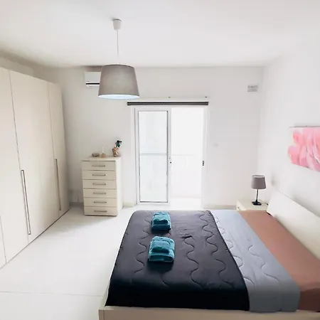 아파트 8 Delphi Court