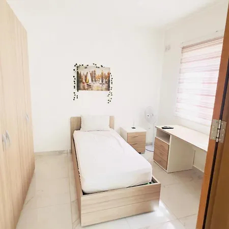 8 Delphi Court 아파트