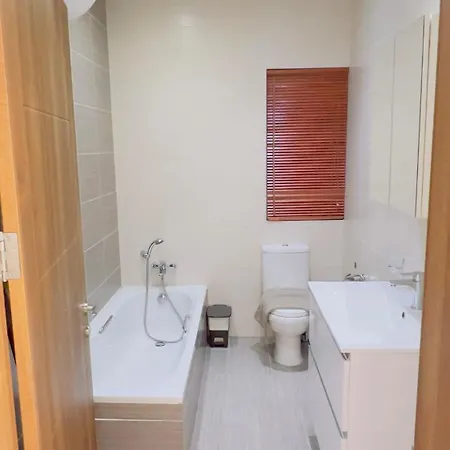 아파트 8 Delphi Court