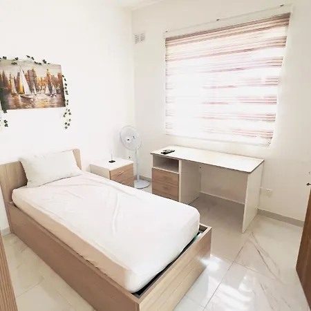 8 Delphi Court * 세인트폴스베이
