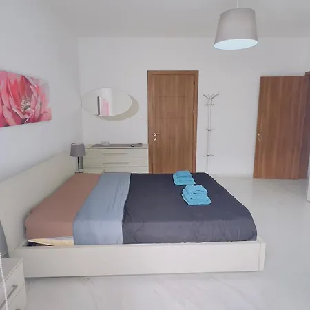 8 Delphi Court