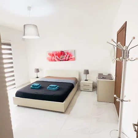 8 Delphi Court *
