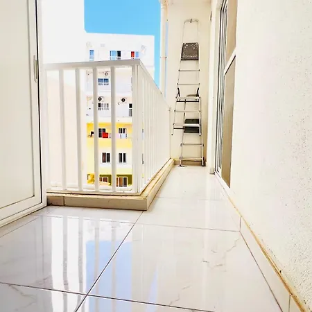 8 Delphi Court 아파트