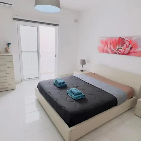 8 Delphi Court *