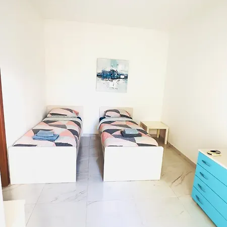 아파트 8 Delphi Court *