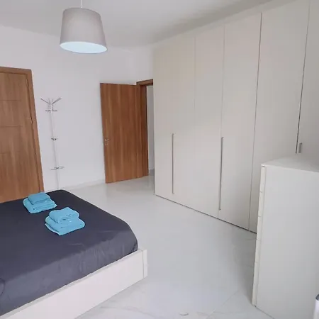 8 Delphi Court 세인트폴스베이